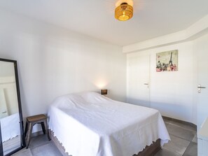 1 bedroom, travel crib, WiFi, bed sheets