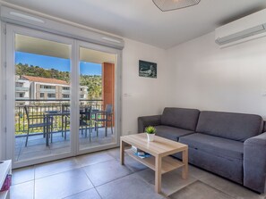 TV - Nice apartment for 4 people with WIFI, pool, A/C, TV and terrace (Bormes-les-mimosas)