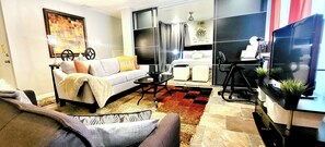 2 bedrooms, desk, iron/ironing board, free WiFi - (Long-Term Only) Relaxing & cozy Lake Lanier Retreat - Private Entry (Buford)