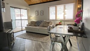 House (PT1) | Living room - PT1 (Whitefish)