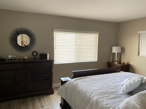 2 bedrooms, iron/ironing board, free WiFi, bed sheets