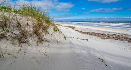 Walk to Historic District, Shops, Restaurants and Bars, Free Driveway Parking, $300 in Free Tickets!