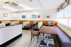 朝食 (ビュッフェ)、毎日提供 (1 名様 500 JPY)