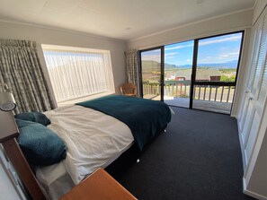 6 bedrooms, iron/ironing board, WiFi