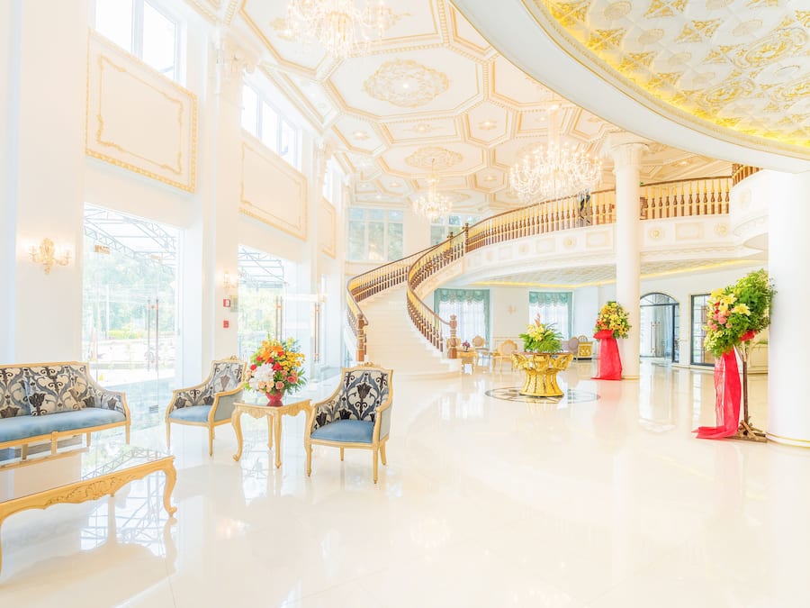 Coin salon dans le hall