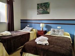 3 slaapkamers, een strijkplank/strijkijzer, reisbedje, wifi