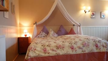 1 bedroom, travel cot, free WiFi, bed sheets