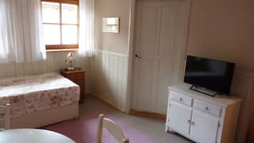 1 bedroom, travel cot, free WiFi, bed sheets