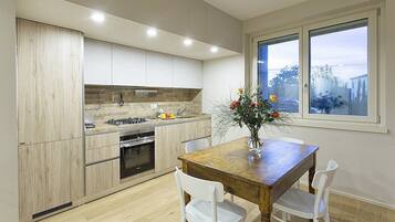 Kühlschrank, Ofen, Herdplatte, Geschirrspüler