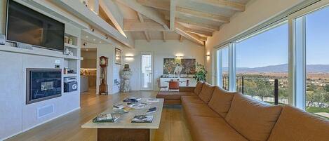 Télévision, cheminée