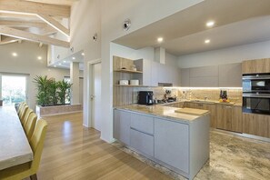 Kühlschrank, Ofen, Herdplatte, Geschirrspüler