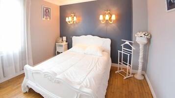 2 slaapkamers, een strijkplank/strijkijzer, reisbedje, wifi