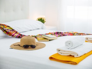 3 bedrooms, iron/ironing board, internet, bed sheets