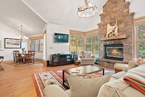 Smart TV, fireplace, DVD player