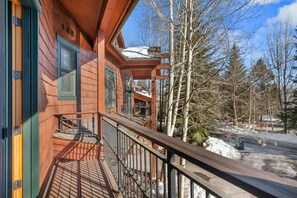 Property grounds - RMR: Moose Creek 17 Condo in Teton Village (Teton Village)