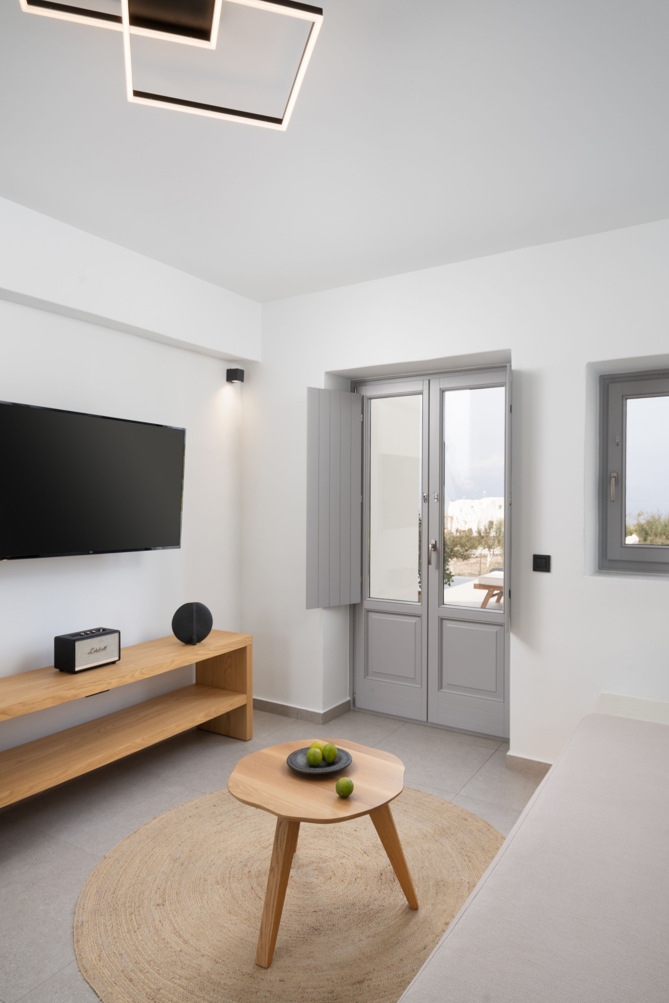 Villa Luxe, 1 chambre, piscine privée, vue mer | Coin séjour | Télévision à écran plat, Netflix, station d'accueil MP3