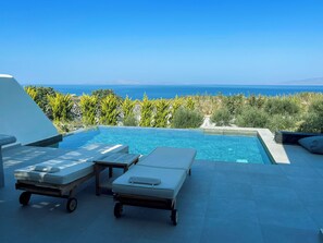 Villa de lujo, 1 habitación, piscina privada, vistas al mar | 1 dormitorio, sábanas italianas Frette, ropa de cama de alta calidad