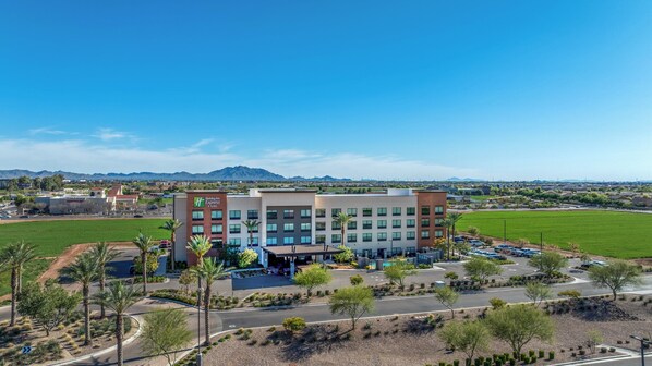 Exterior - Holiday Inn Express & Suites Gilbert Mesa Gateway Airport by IHG (Gilbert)