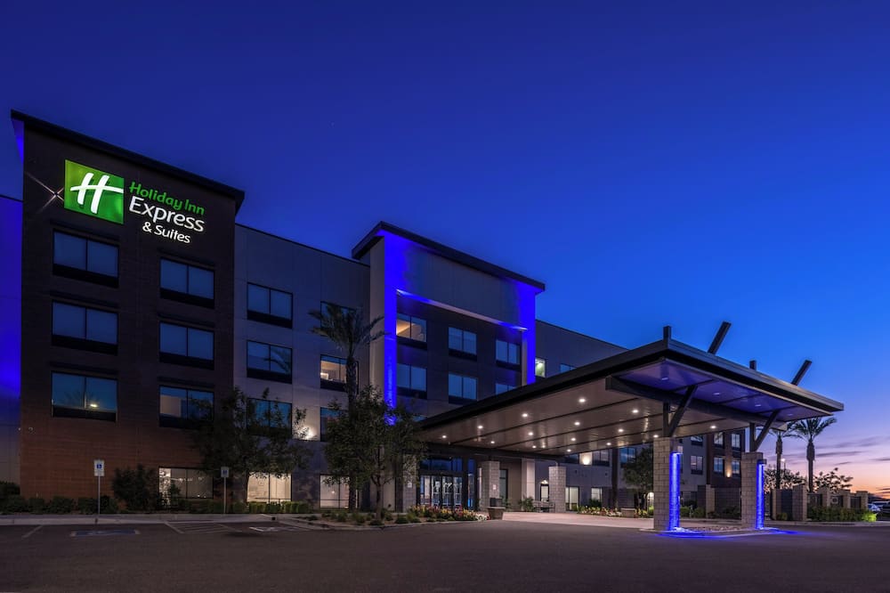 Holiday Inn Express & Suites Gilbert Mesa Gateway Airport by IHG