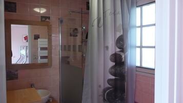 Ducha y papel higiénico