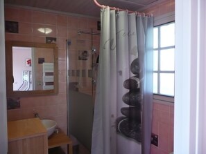 Douche, papier de toilette