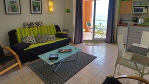 Unclassified image, 5 of 21, button - Studio cabin in Sète with terrace, private parking, beach access (Sète)