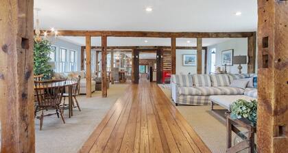 1836 Rustic Barn Retreat | Bar & Game Room |Tennis & Pickelball Court |FirePit |Swim Spa |Lake