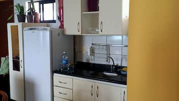 Apartamento | Cozinha privada | Geladeira, micro-ondas, fogão, cooktop