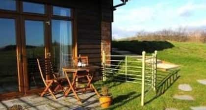 Poachers Hut 1-bed Cottage, Sleeps 2, Pet Friendly