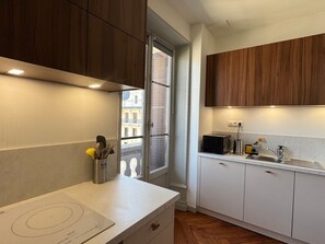 Refrigerador, microondas, horno y lavavajillas 