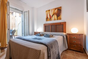1 habitación, tabla de planchar con plancha, wifi gratis y ropa de cama 