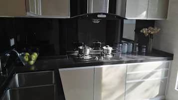 Nhà | Bếp riêng | Tủ lạnh, lò vi sóng, lò nướng, bếp nấu