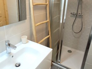 Hair dryer, towels - Spacious 3-bedroom apartment with private garden (Les Gets)