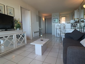 TV - Air-conditioned apartment for 4/6 people with sea view terrace (Sète)