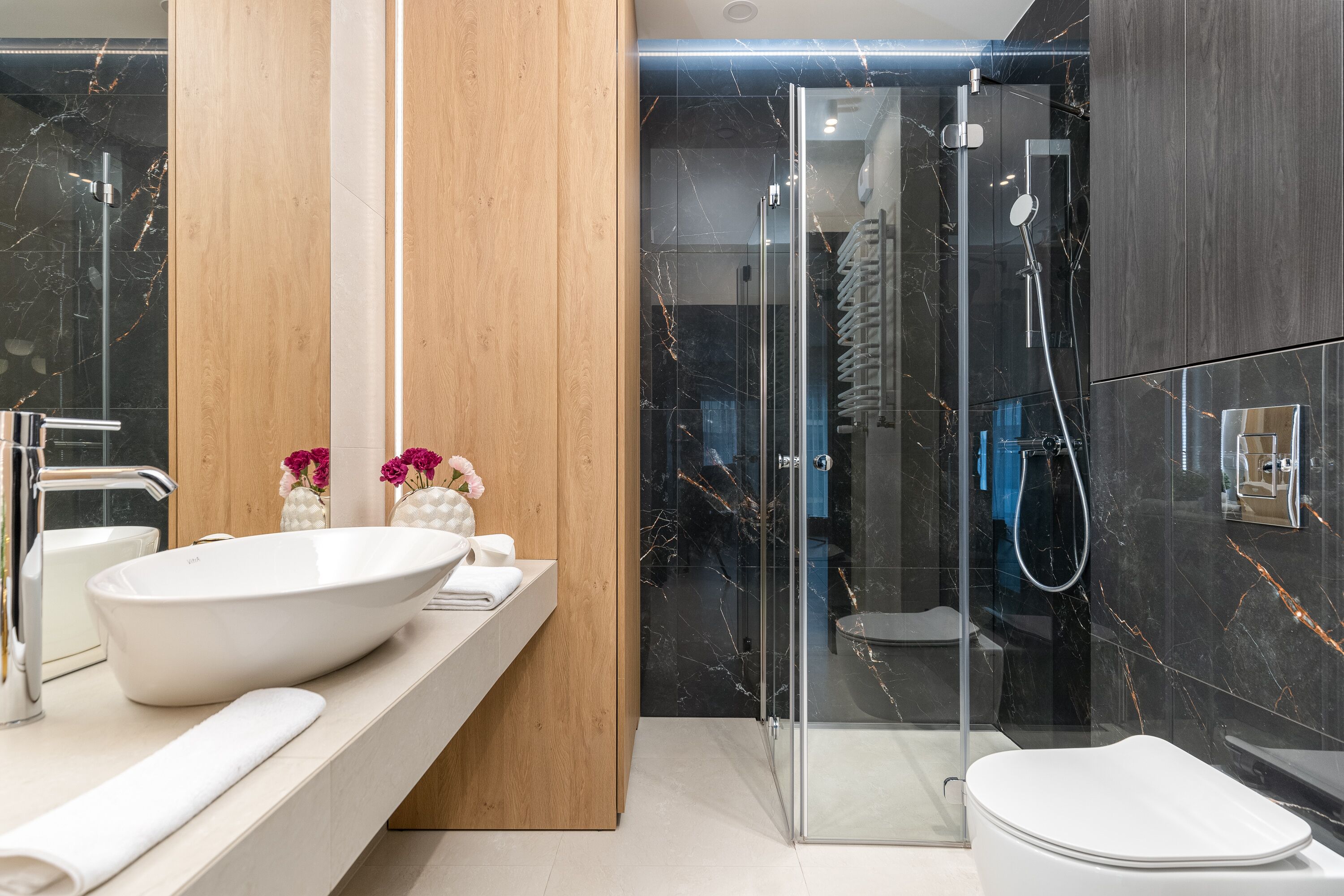 Exclusive Apartment | Bathroom | Free toiletries, hair dryer, towels, toilet paper