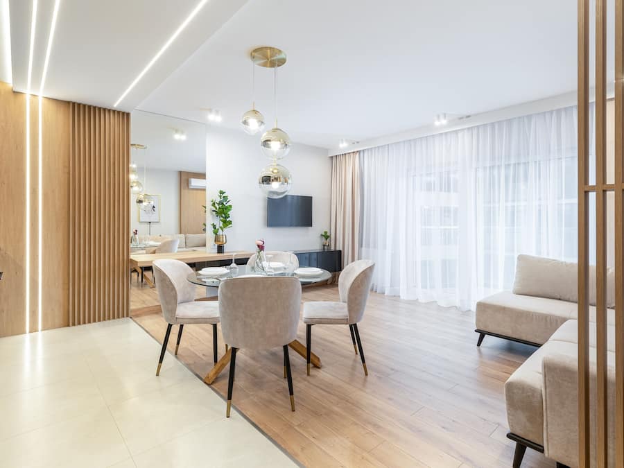 Una televisión de pantalla plana