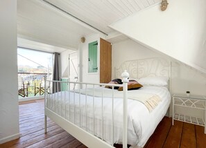 2 Schlafzimmer, Schreibtisch, Reisekinderbett, kostenloses WLAN