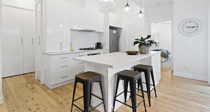 Sierra Cottage - Stunning Renovation in Superb Location
