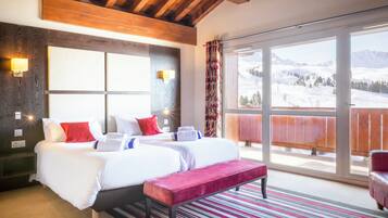 In-room safe, soundproofing, free WiFi, bed sheets