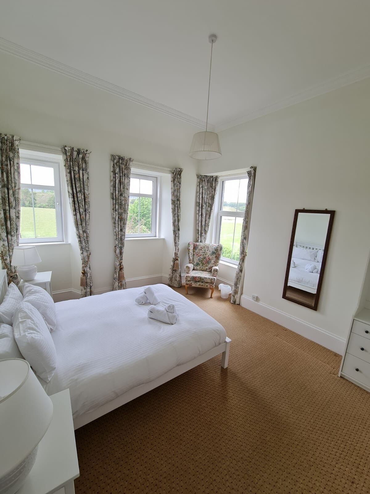 5 bedrooms, travel cot, WiFi, bed sheets