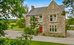 Exterior - Feith Mhor Lodge-a perfect place to unwind, relax or indulge in a Highland break (Carrbridge)