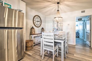 Dining - Pools, Tennis + Beach Access: Hilton Head Escape! (Hilton Head Island)