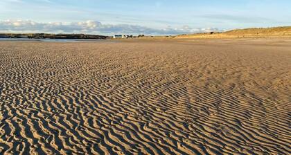 Country Retreat Sleeps 2 Near Cymyran Beach