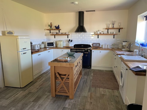 Country Retreat Sleeps 2 Near Cymyran Beach