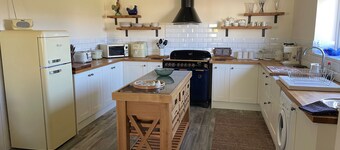 Country Retreat Sleeps 2 Near Cymyran Beach
