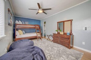 2 chambres, fer et planche à repasser, Wi-Fi, draps fournis