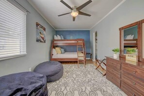 2 chambres, fer et planche à repasser, Wi-Fi, draps fournis