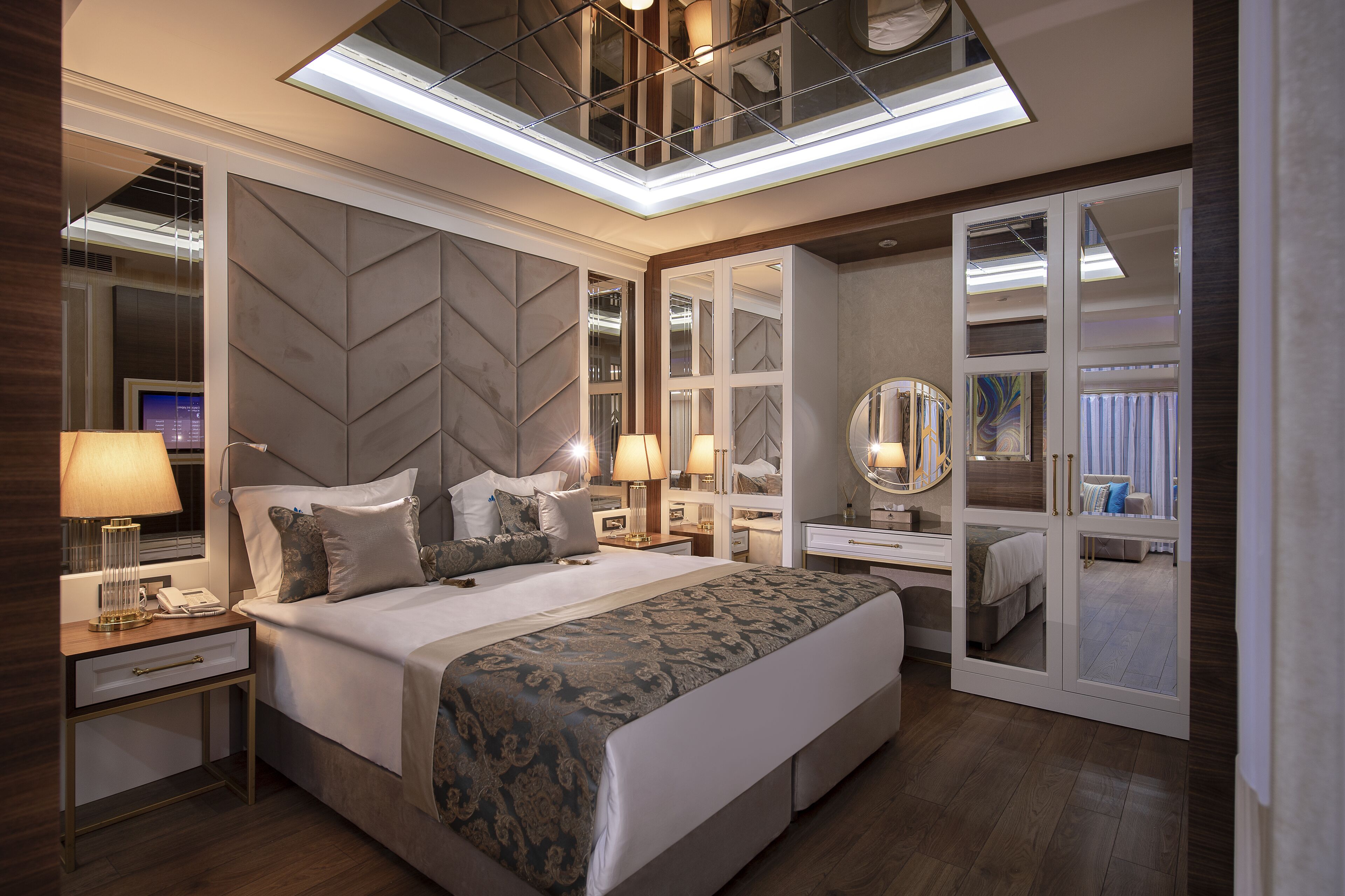 junior suite | minibar, in-room safe, soundproofing, iron/ironing board