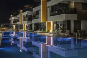 Seasonal outdoor pool - Elysium Green Suites (Antalya)