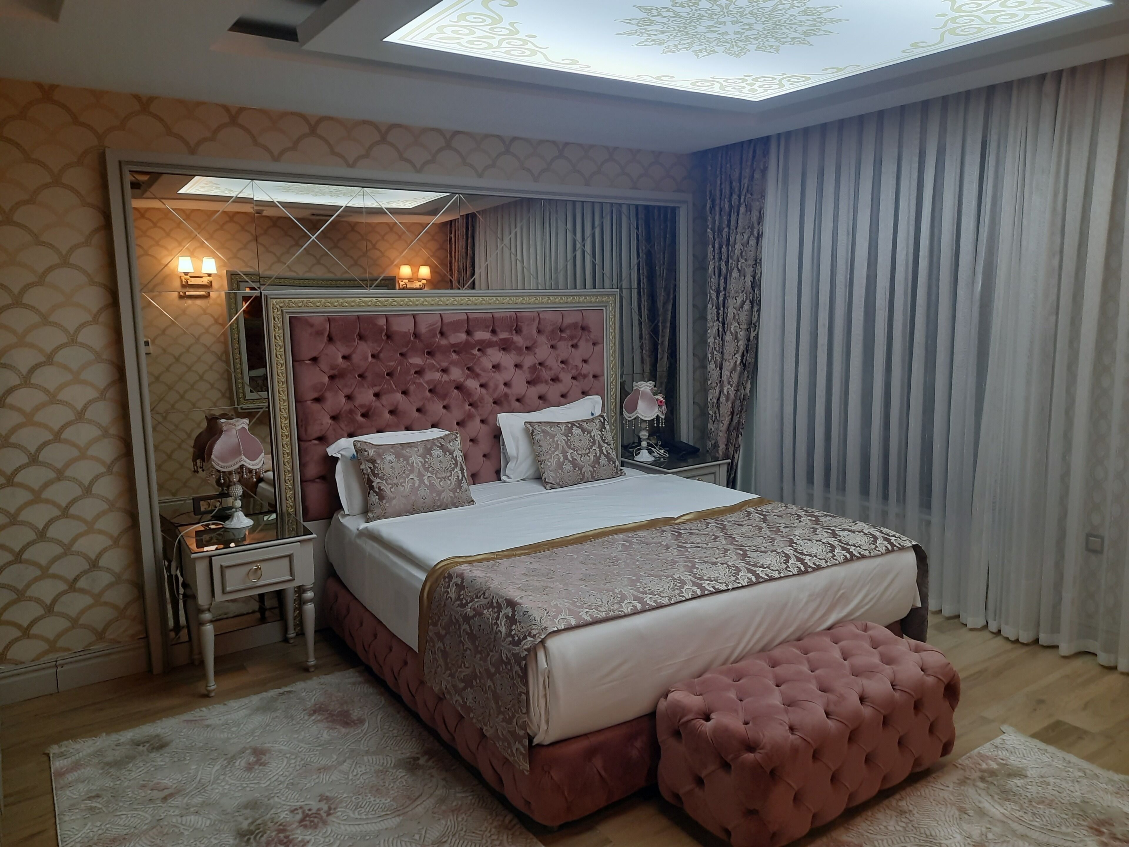 Economy Double Room | 1 bedroom, minibar, in-room safe, soundproofing
